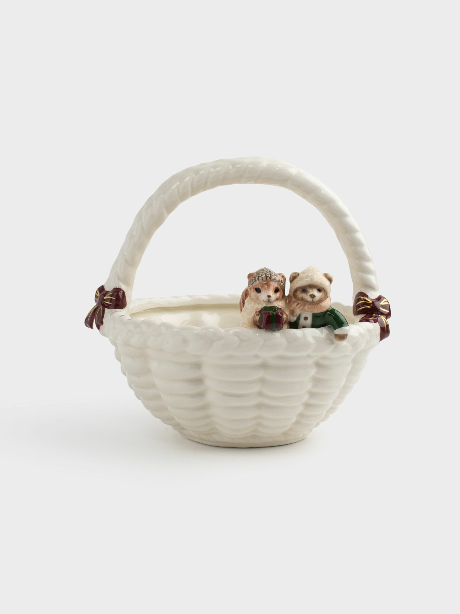 Конфетница 19х20 см с ручкой керамика молочная Белка и медведь в корзинке Christmas animals