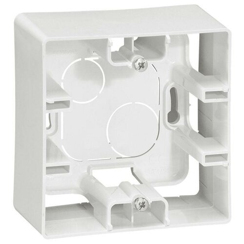 Коробка ОП 1-м Etika бел. Leg 672510 коробка для наружн монтажа 1 м etika бел leg 672510