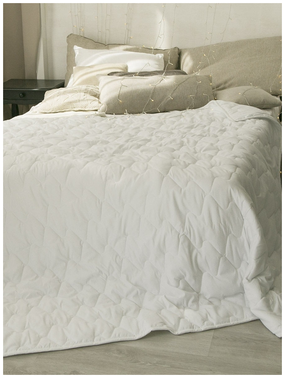 Одеяло стеганое облегчённое "Лебяжий пух", 1.5 спальное 145х200 см, наполнитель из пуха 200 гр/м2