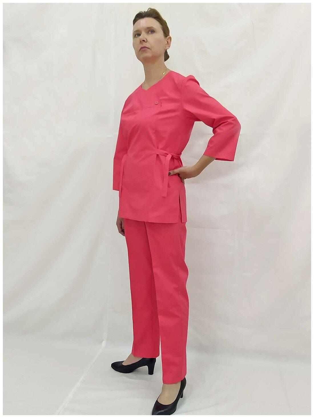Костюм женский, производитель Фабрика швейных изделий №3, модель М-514/135, размер 42, цвет ярко-алый