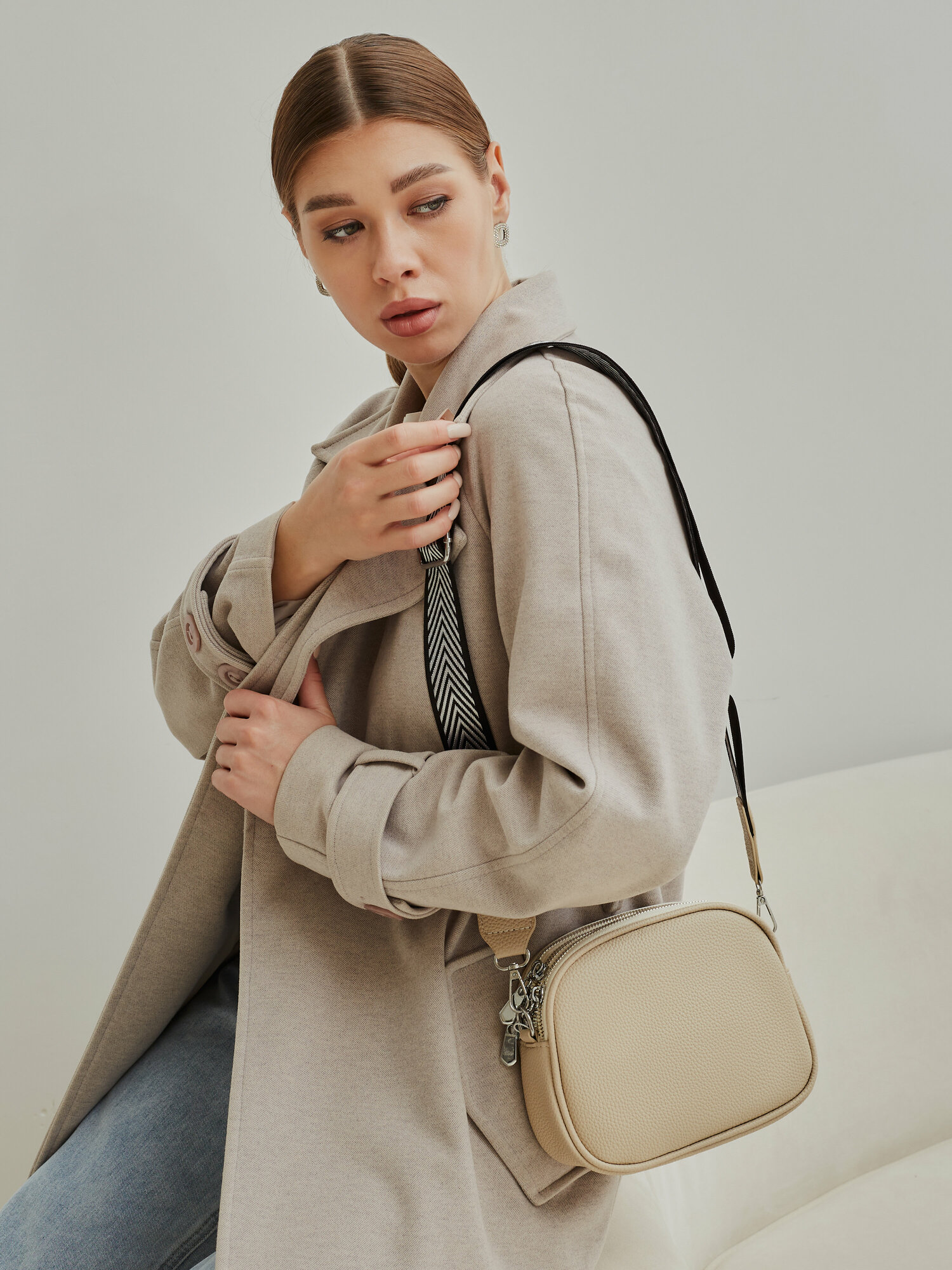 фото Сумка женская через плечо черная из экокожи Jils. Женская сумка кросс-боди, маленькая, багет, клатч, на широком ремне, сумочка летняя