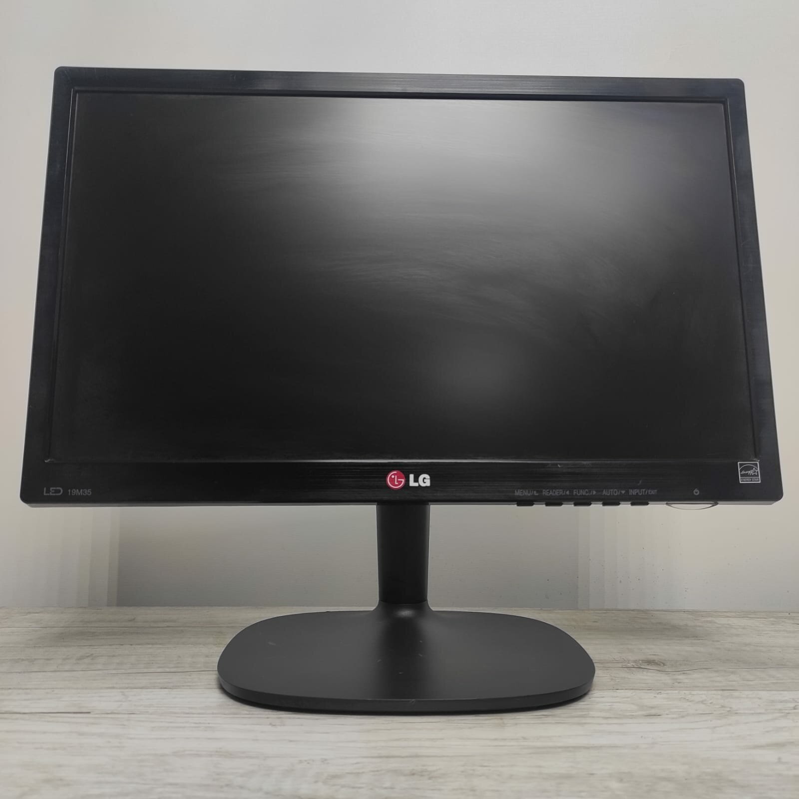 18.5" Монитор LG 19M35A, 1366x768, 75 Гц, TN