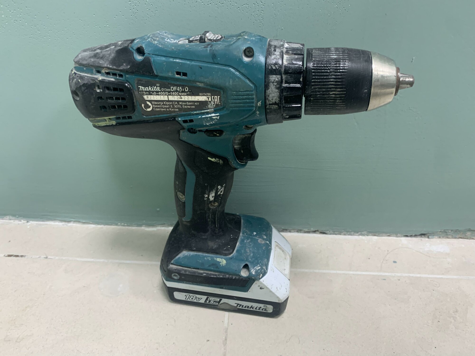 Дрель-Шуруповерт Makita DF457D