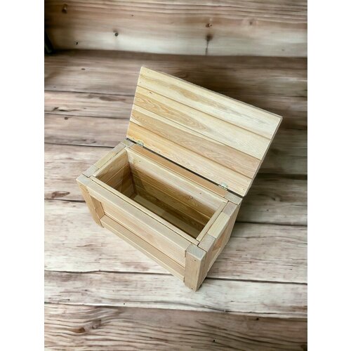 Ящик из массива лиственницы (70х44х36 см)