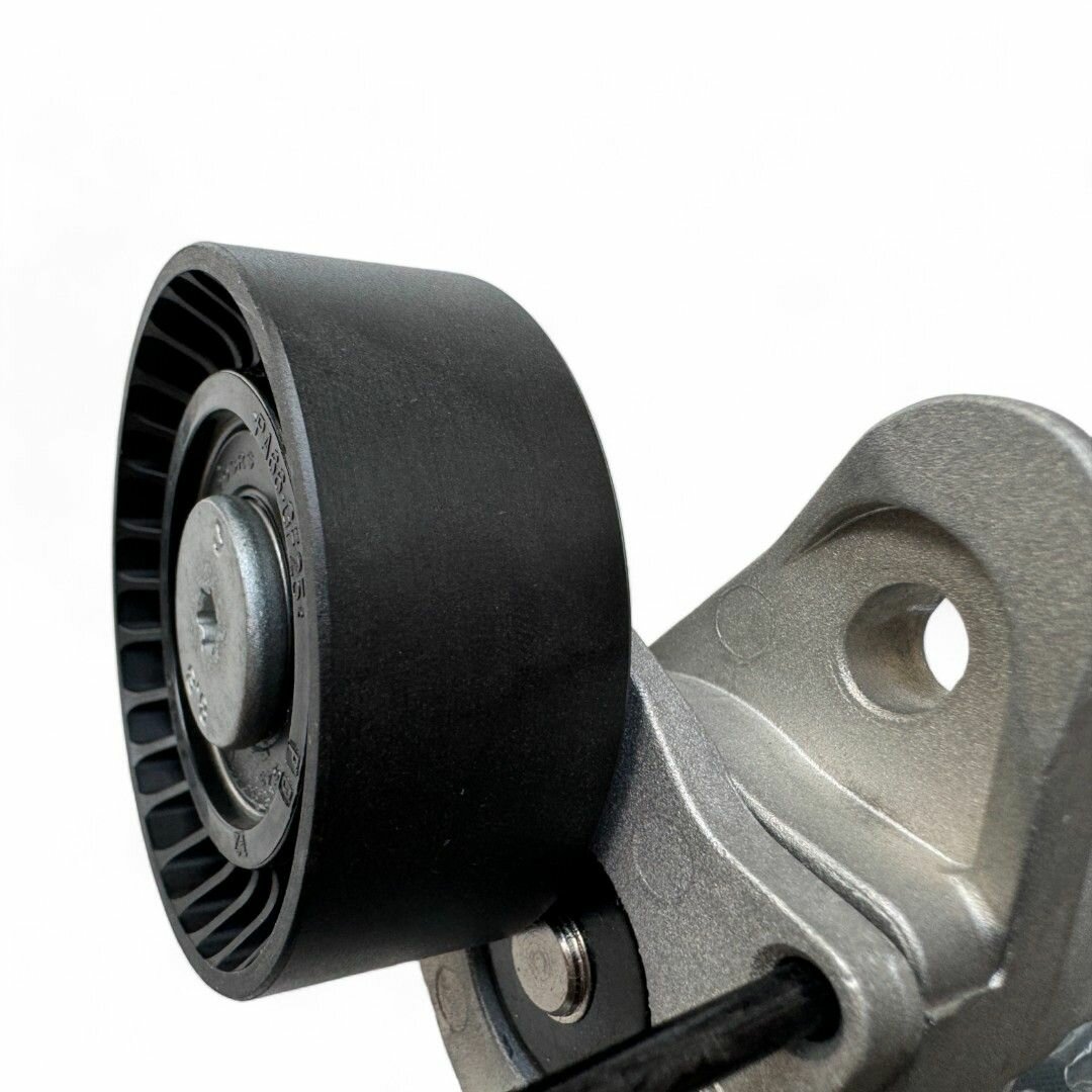 Комплект SAIC Volkswagen натяжитель и ремень генератора VAG 1.4 TSI Tiguan, Octavia A7, Audi A4. 04E145299N; 04E145933R — фото 1