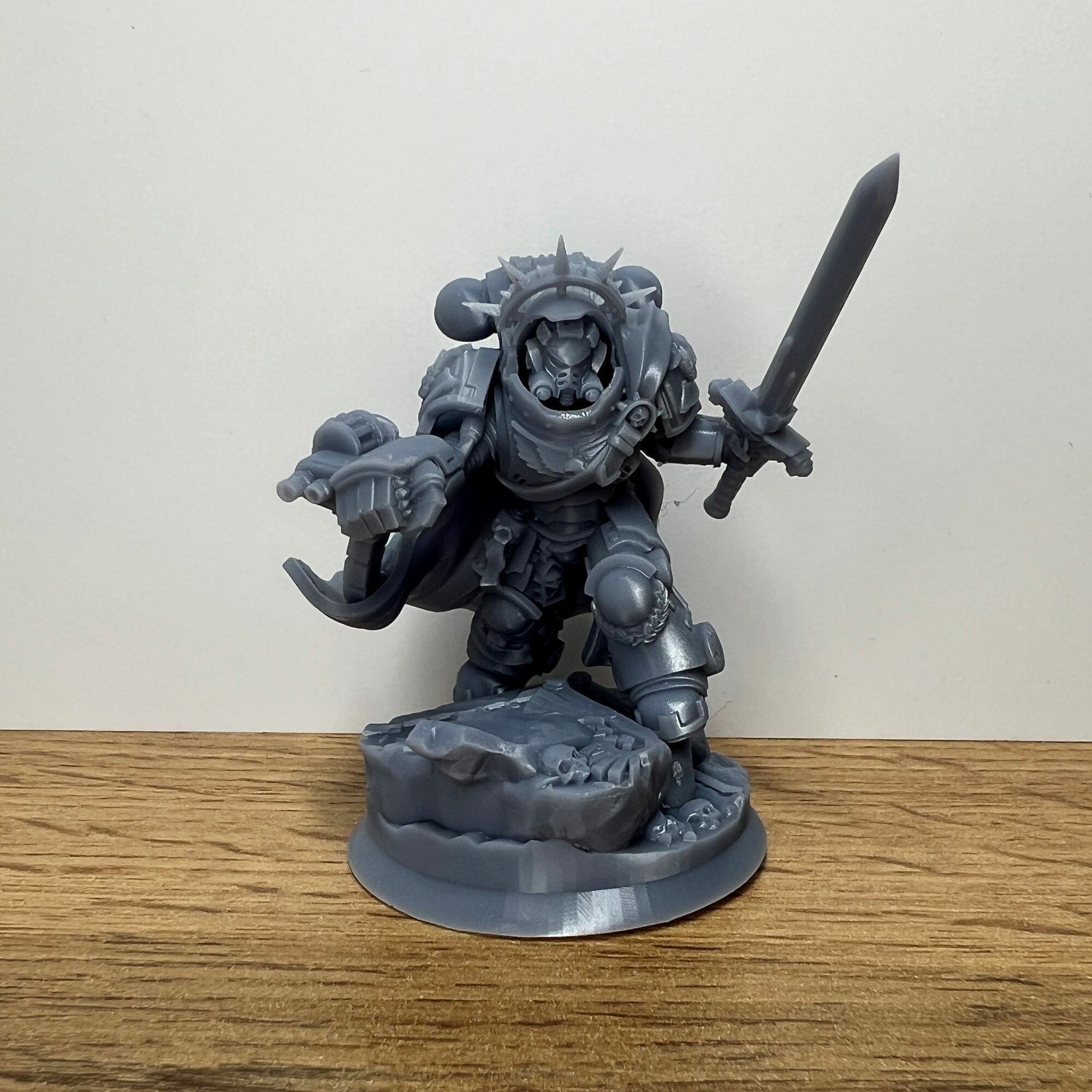 Warhammer 40000 Captain in Gravis Armour / Набор миниатюр для настольной игры