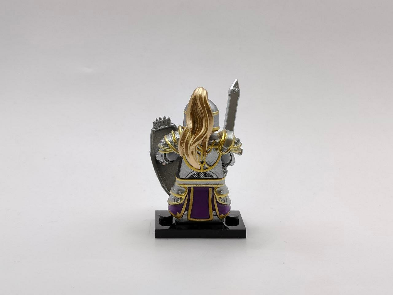 Минифигурка "Рыцарь Альянса с вращающимися руками", фигурка из вселенной WarCraft, совместима с конструкторами Lego — фото 1