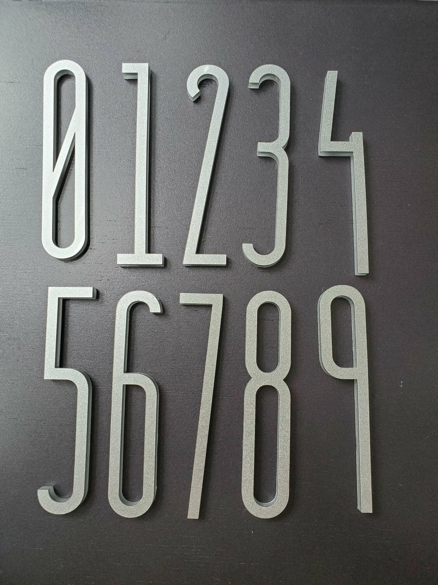 Цифра на дверь "1" в скандинавском стиле, серый металлик - фотография № 5