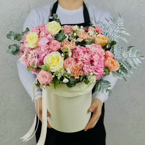 Изображение товара Нежная авторская коробка с гортензиями. Rybe-flowers.