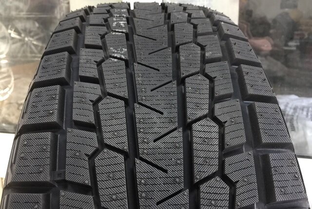 215/70 R-16 Yokohama IceGuard G075 100Q