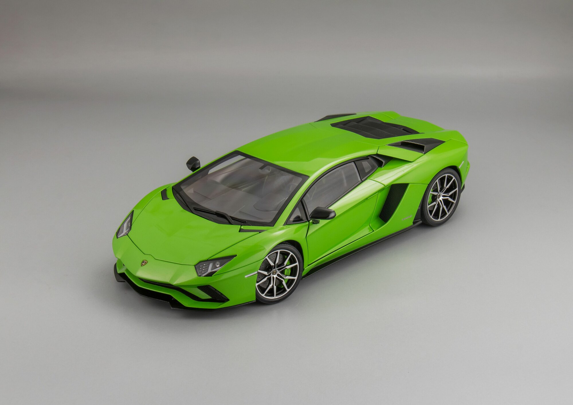 1:18 Lamborghini Aventador S - 2017, Коллекционная масштабная модель от AUTOart