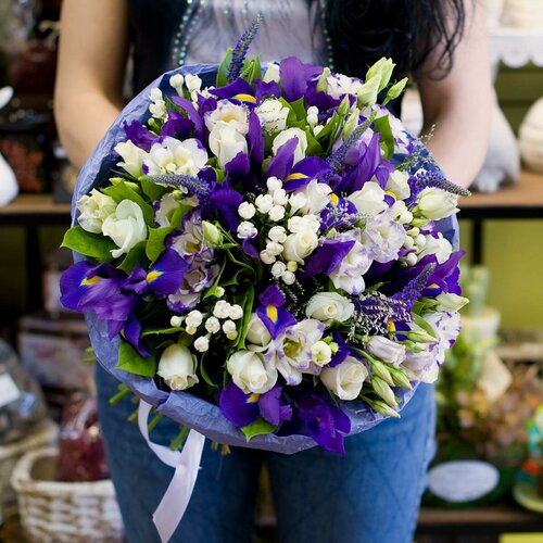 Изображение товара Букет "Бело-синяя гамма", Charlotte, на стеблях, 40 см, белый, фиолетовый
