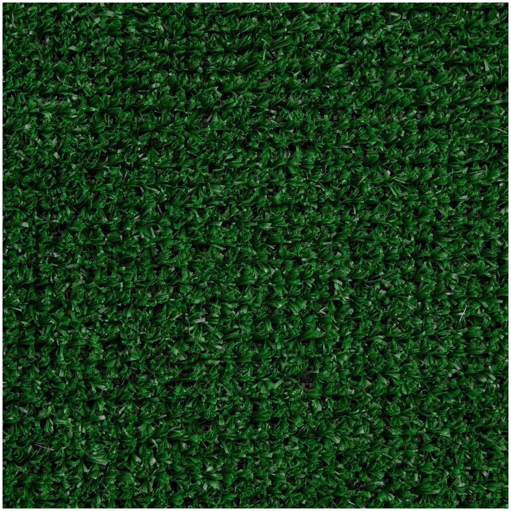 Искусственная трава в рулоне 1х2 м, высота 8 мм, для имитации настоящего газона. Долговечное покрытие подходит для детских и спортивных площадок, ланд - фотография № 6