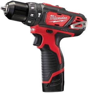 Аккумуляторная дрель-шуруповерт Milwaukee M12 BDD-202C Аккумуляторная дрель-шуруповерт Milwaukee M12