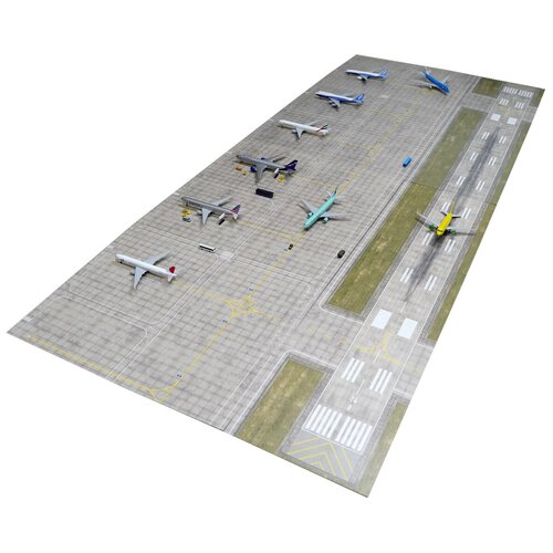 Макет, игрушка аэропорта со взлётно-посадочной полосой. Длина 208 см., ширина 86 см.