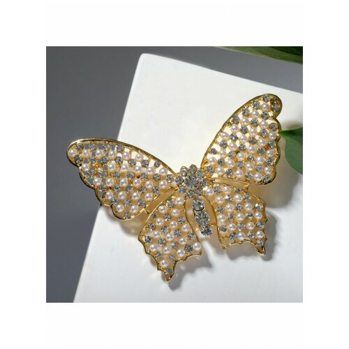 фото Брошь эффектная эксклюзив топ бабочка жемчужная цвет белый в золоте queen fair-tm