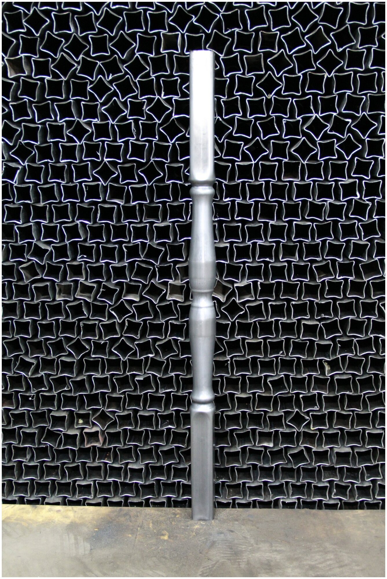 Балясина кованая металлическая Royal Kovka, диаметр 60 мм, квадратные окончания 50х50 мм, арт. 50*50.2 КВ-1,2м - фотография № 2