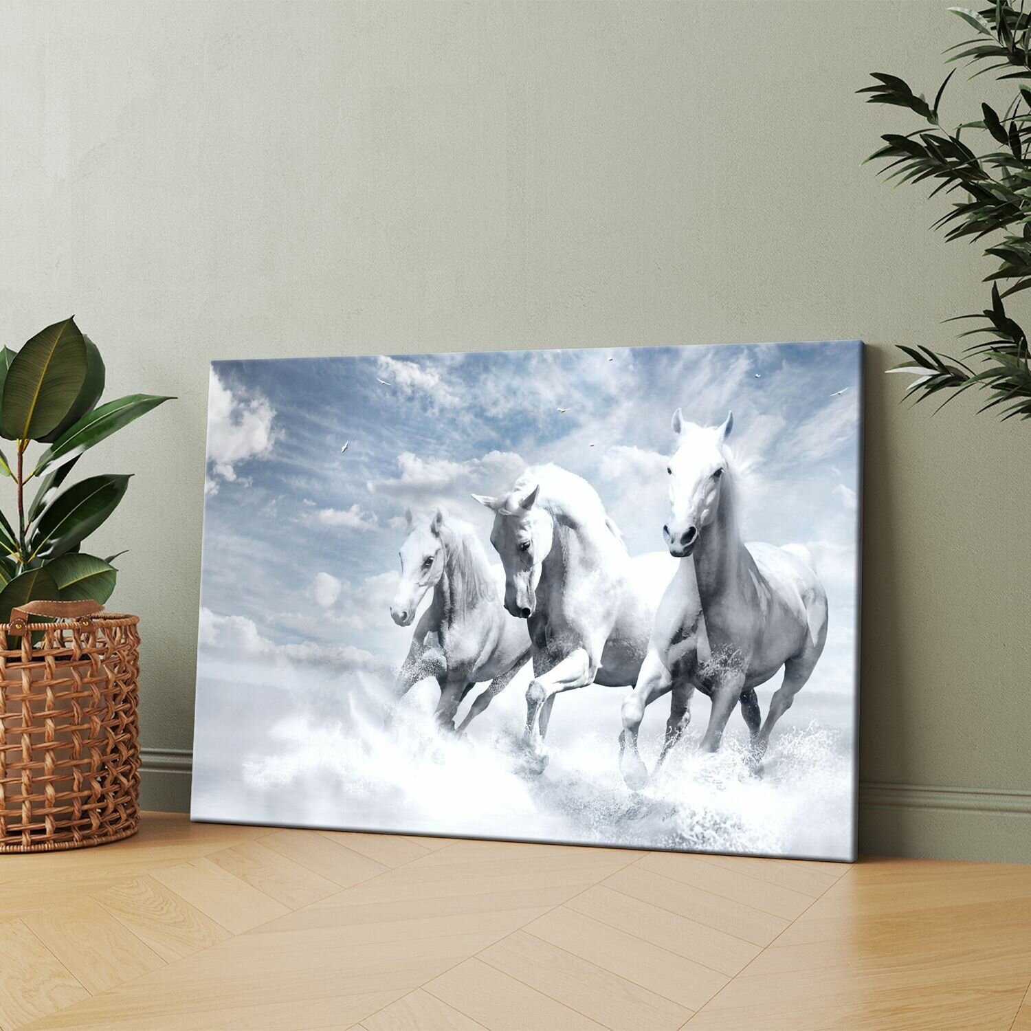 Картина на холсте (Две белые лошади бегут по воде) 20x30 см. Интерьерная, на стену.