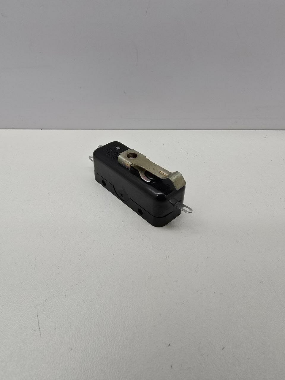 96901, Микропереключатель, крепление контактов пайка, 1з+1р (1no+1nc), 2А, 250В