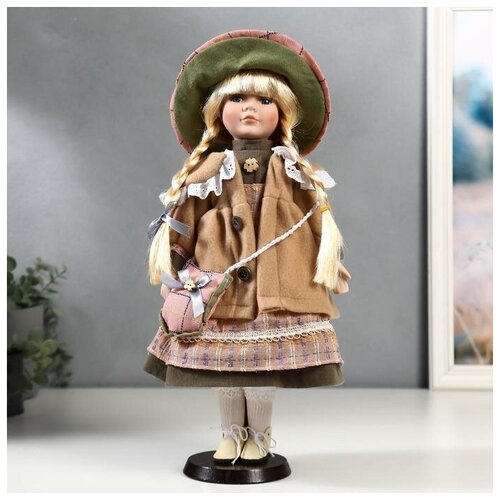 фото Кукла коллекционная керамика "лена в зелёно-розовом платье и бежевом пальто" 40 см 4822716 . yandex market