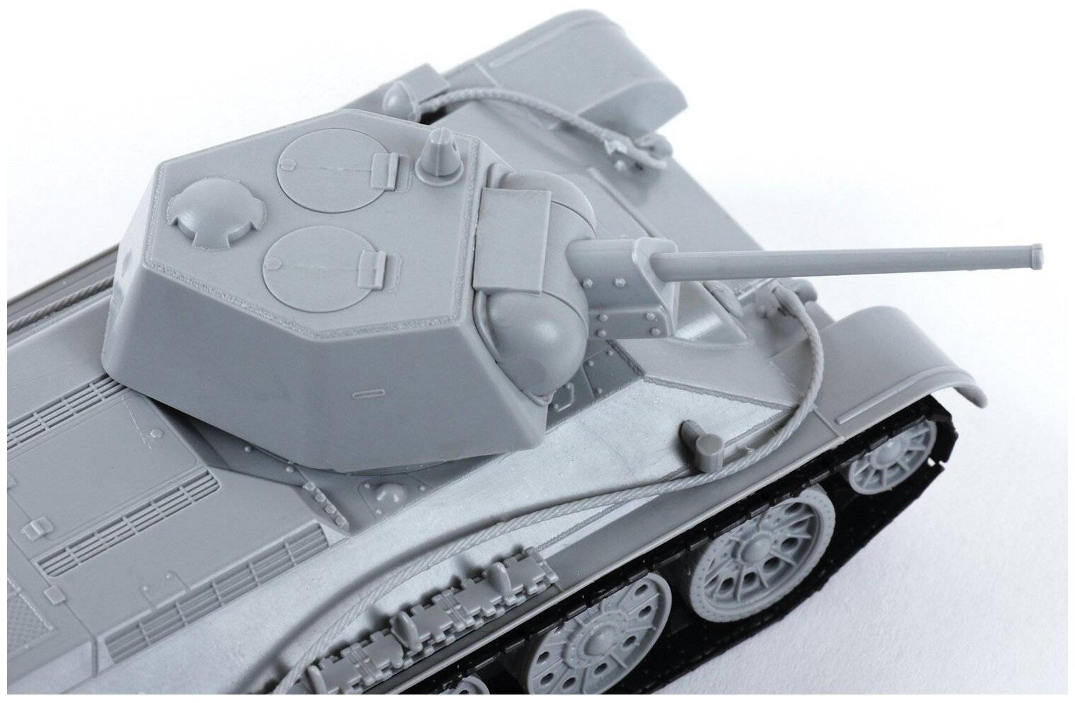 Сборная модель ZVEZDA Советский средний танк Т-34/76 (мод. 1943 г.) (5001)