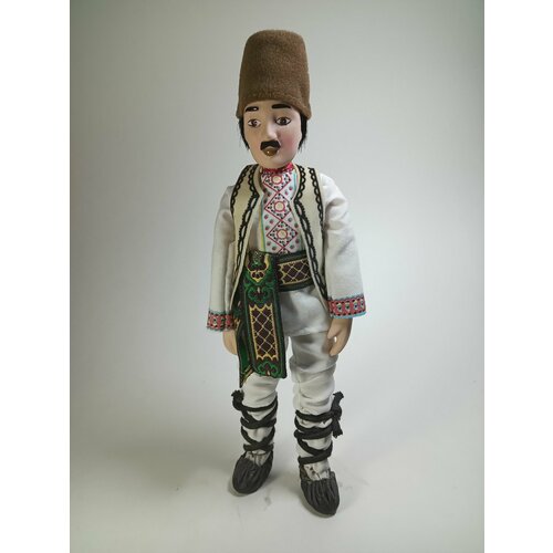Кукла коллекционная в молдавском мужском костюме (доработанный костюм)