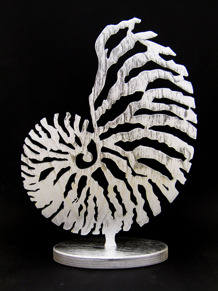 Декор для дома настольный для украшения интерьера Nautilus из дерева от мастерской FrogDog