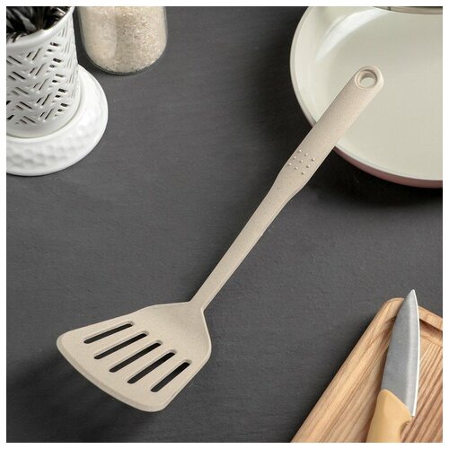 Лопатка с прорезями Доляна Беж 30 см цвет бежевый 352₽