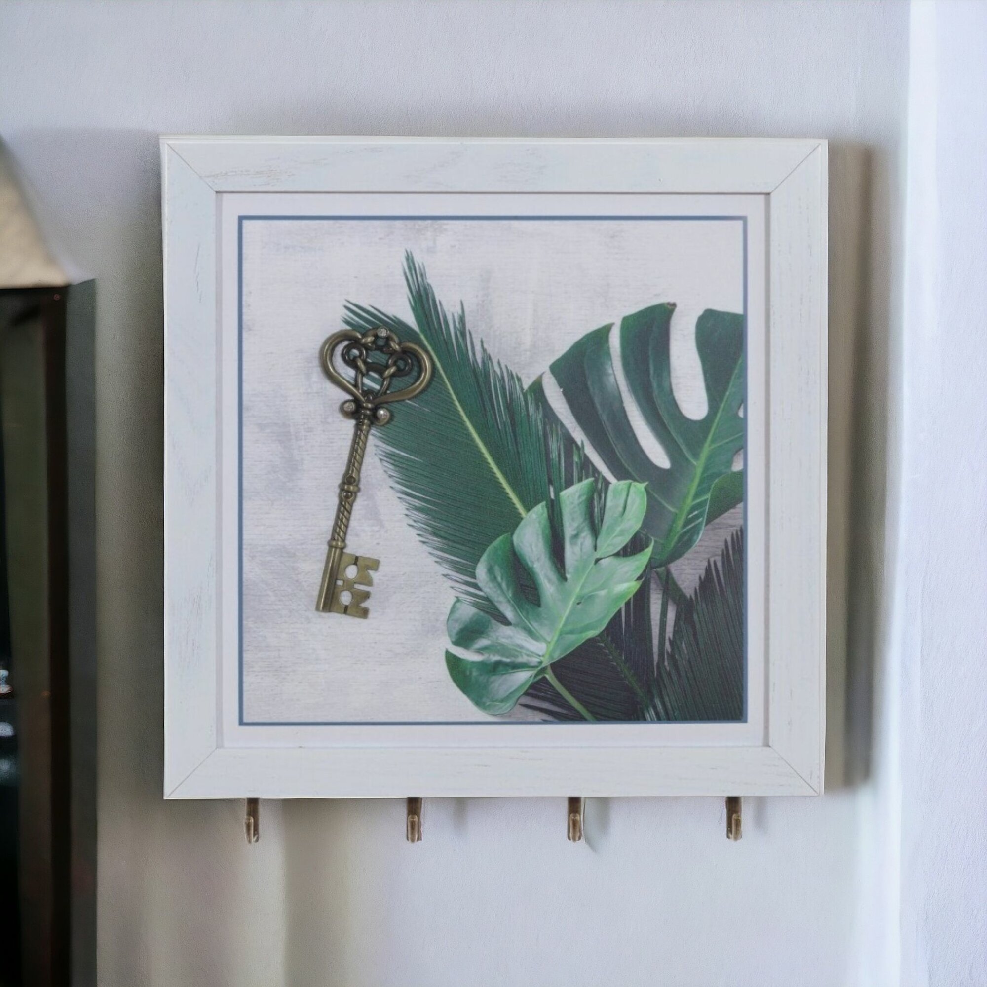 Настенная ключница картина с 4 крючками с металлическим декором 27х25х29см.