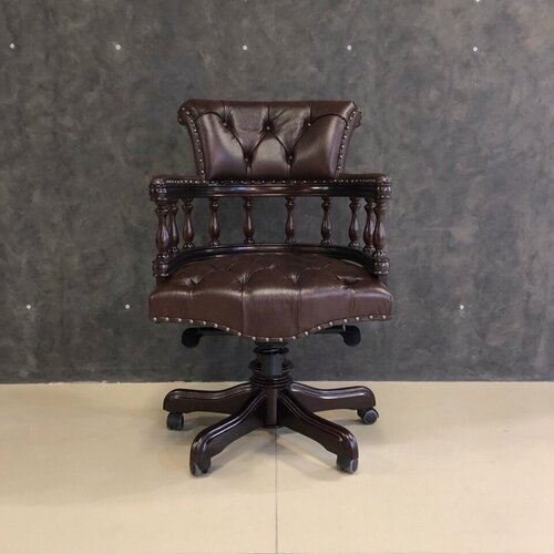 Изображение товара Кресло для руководителя от DOMKORLEONE из красного дерева с обивкой из натуральной кожи коричневого цвета