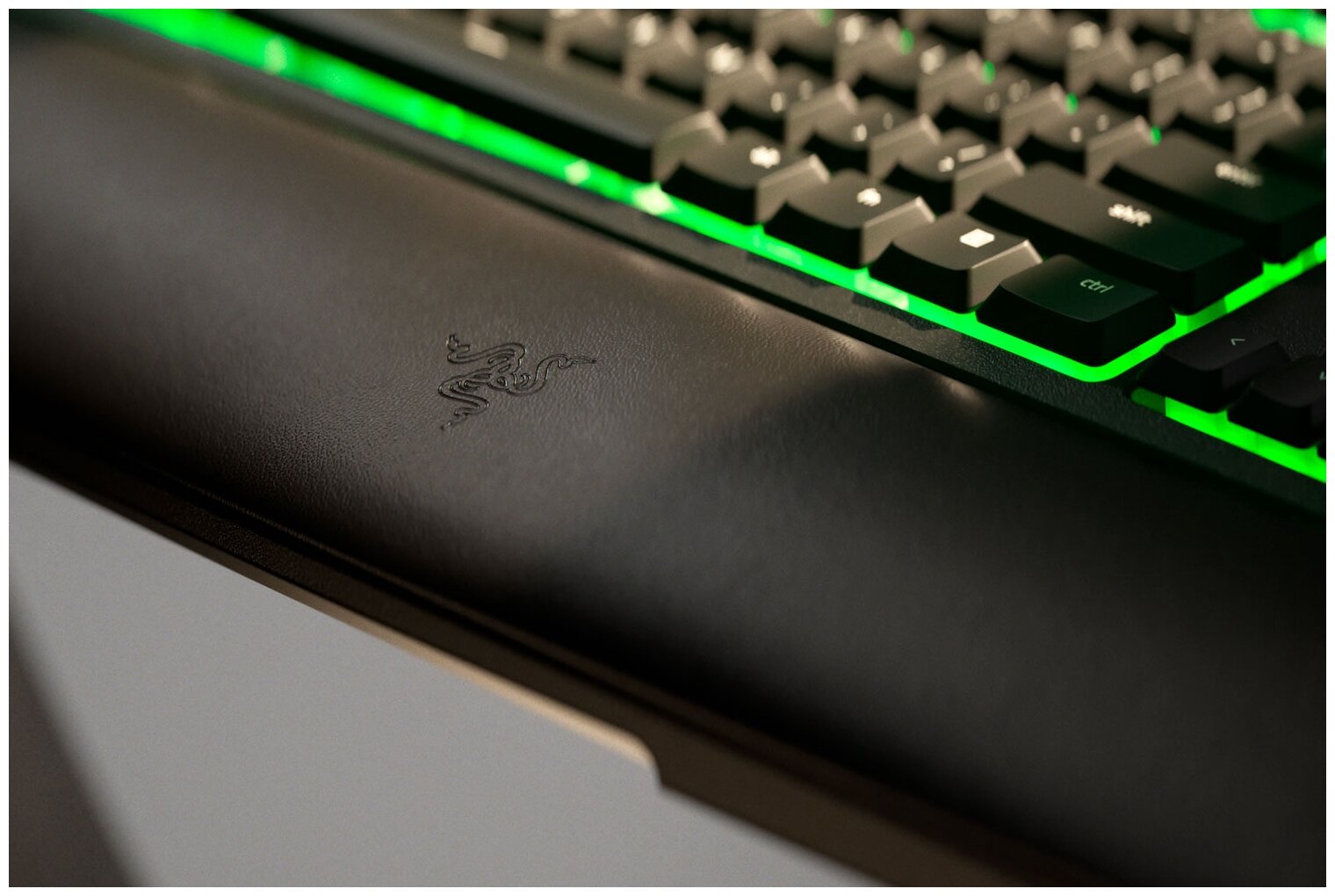 Клавиатура Razer Ornata V2 (черный) (RZ03-03380700-R3R1)