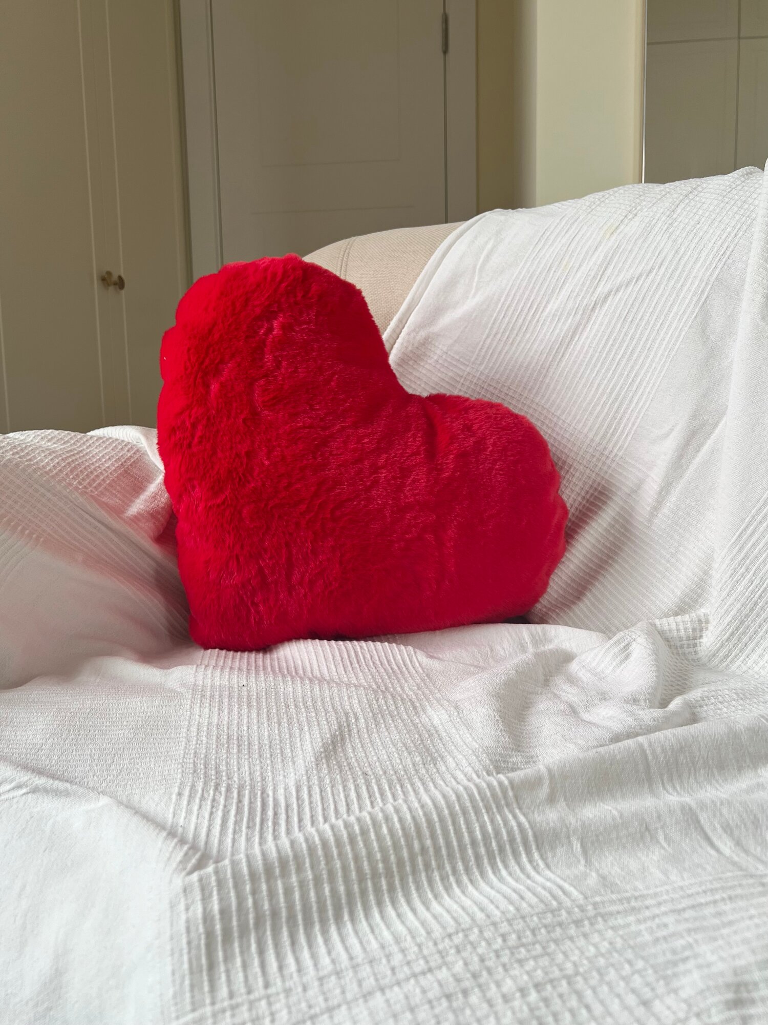 Подушка декоративная Сердце, красный