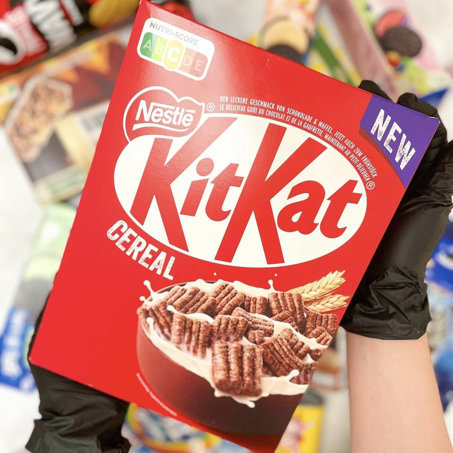 Готовый завтрак Nestle Kit Kat Cereal КитКат хлопья подушечки 330 гр (Германия)