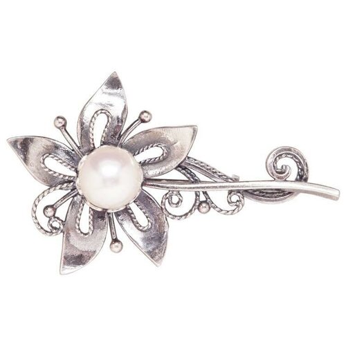 Брошь, бижутерный сплав, серебрение, чернение, жемчуг имитация, искусственный камень, серебряный, белый