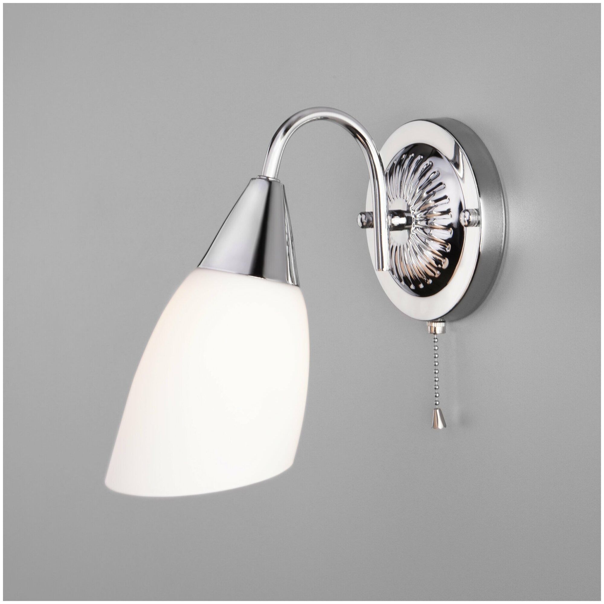Бра / Настенный светильник со стеклянным плафоном Eurosvet Ellene 30149/1 хром