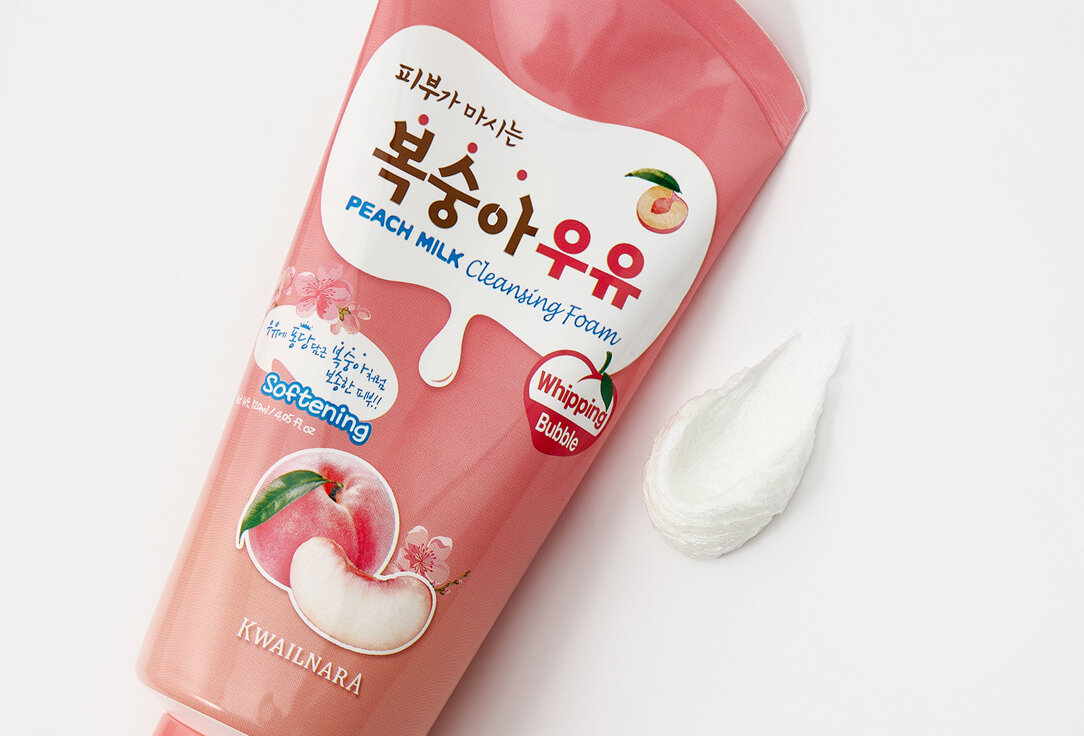 Очищающая пенка для лица Welcos, Kwailnara peach milk cleansing foam 120мл