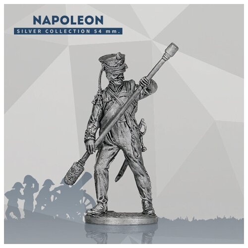 Оловянный солдатик - фигурка из олова - Бомбардир (1 номер) армейской пешей артиллерии. Россия, 1809-14 гг.