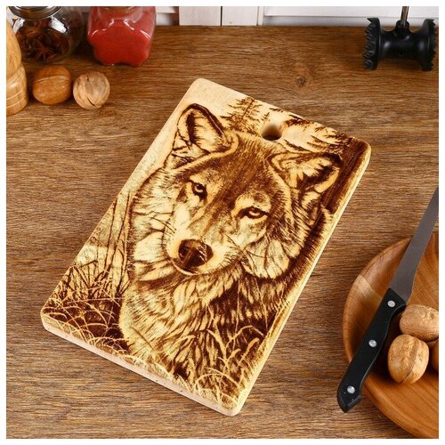 фото Доска из массива кедра «волк», прямоугольная, 18 × 28 см №240 qwen