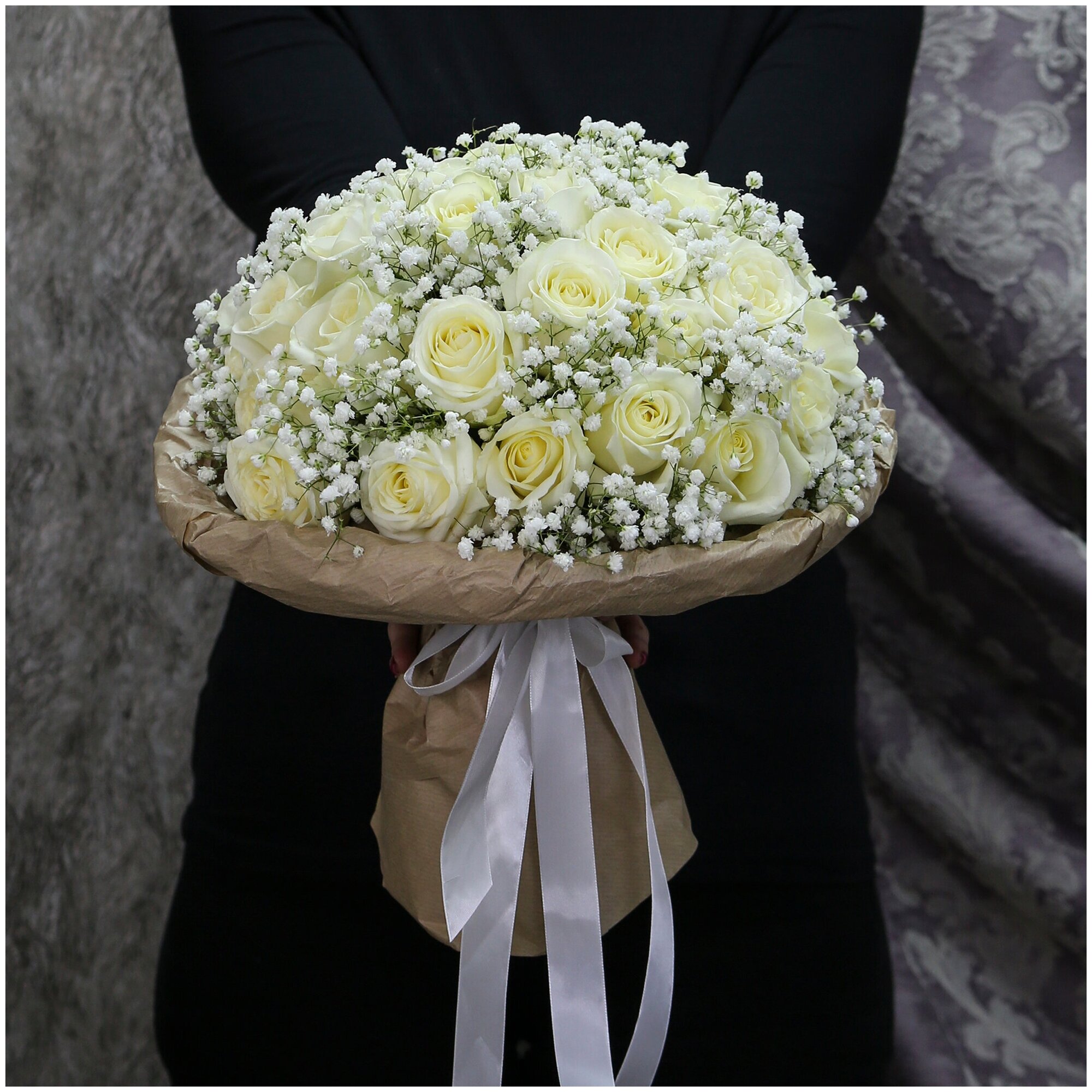Букет из 35 белых роз с гипсофилой «Мой ангел»