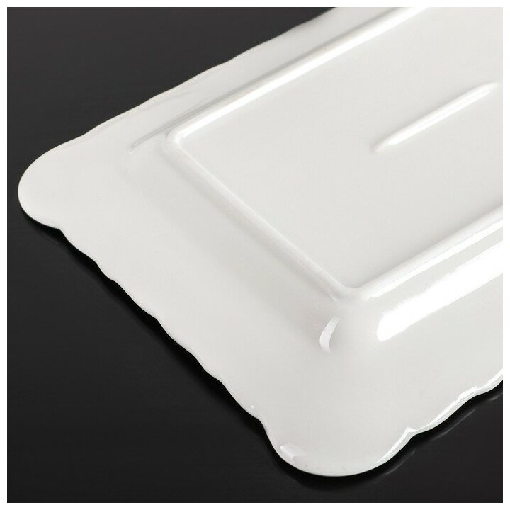 Блюдо керамическое сервировочное «Сьюзен», 30×17 см, цвет белый