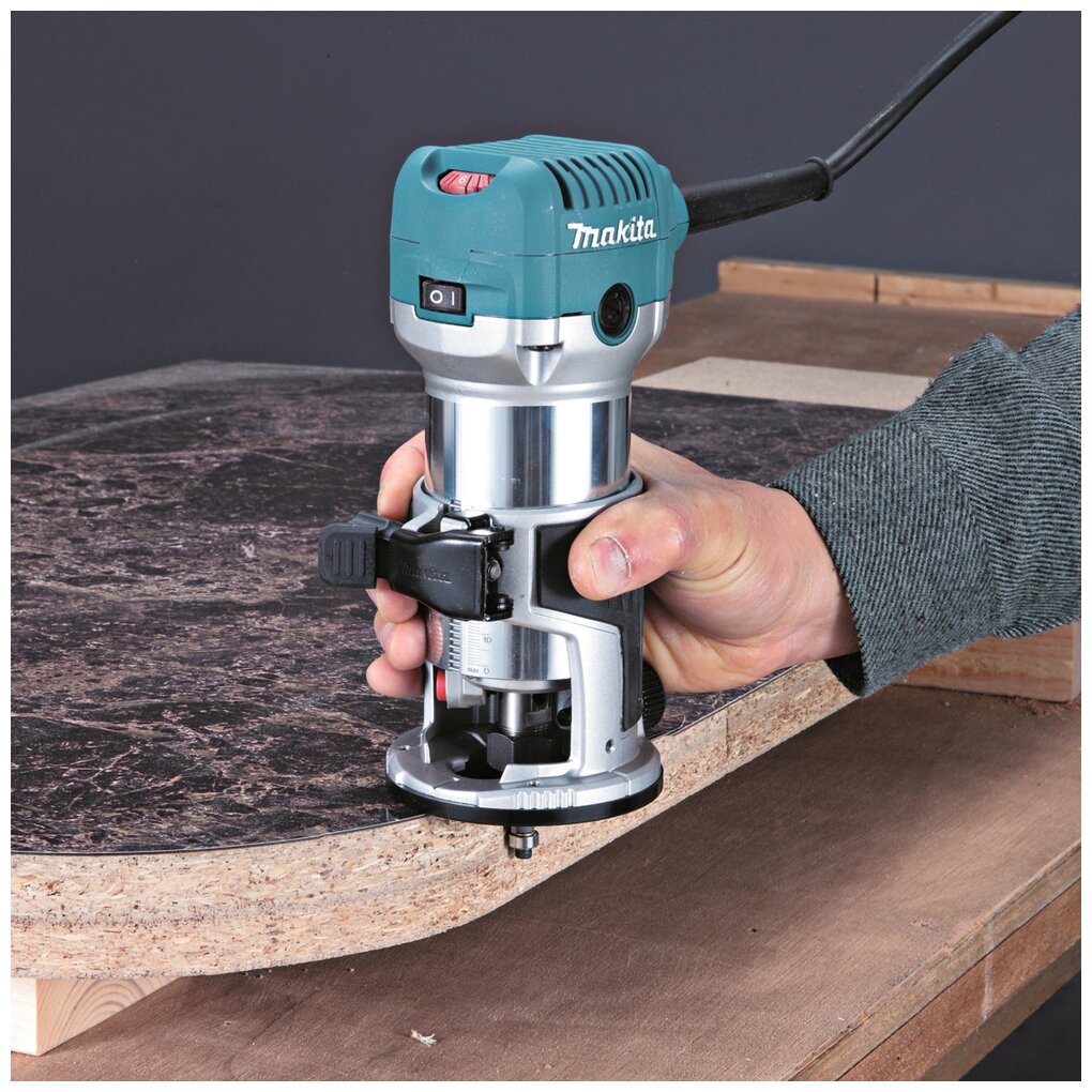 Фрезер Makita RT0700CX2