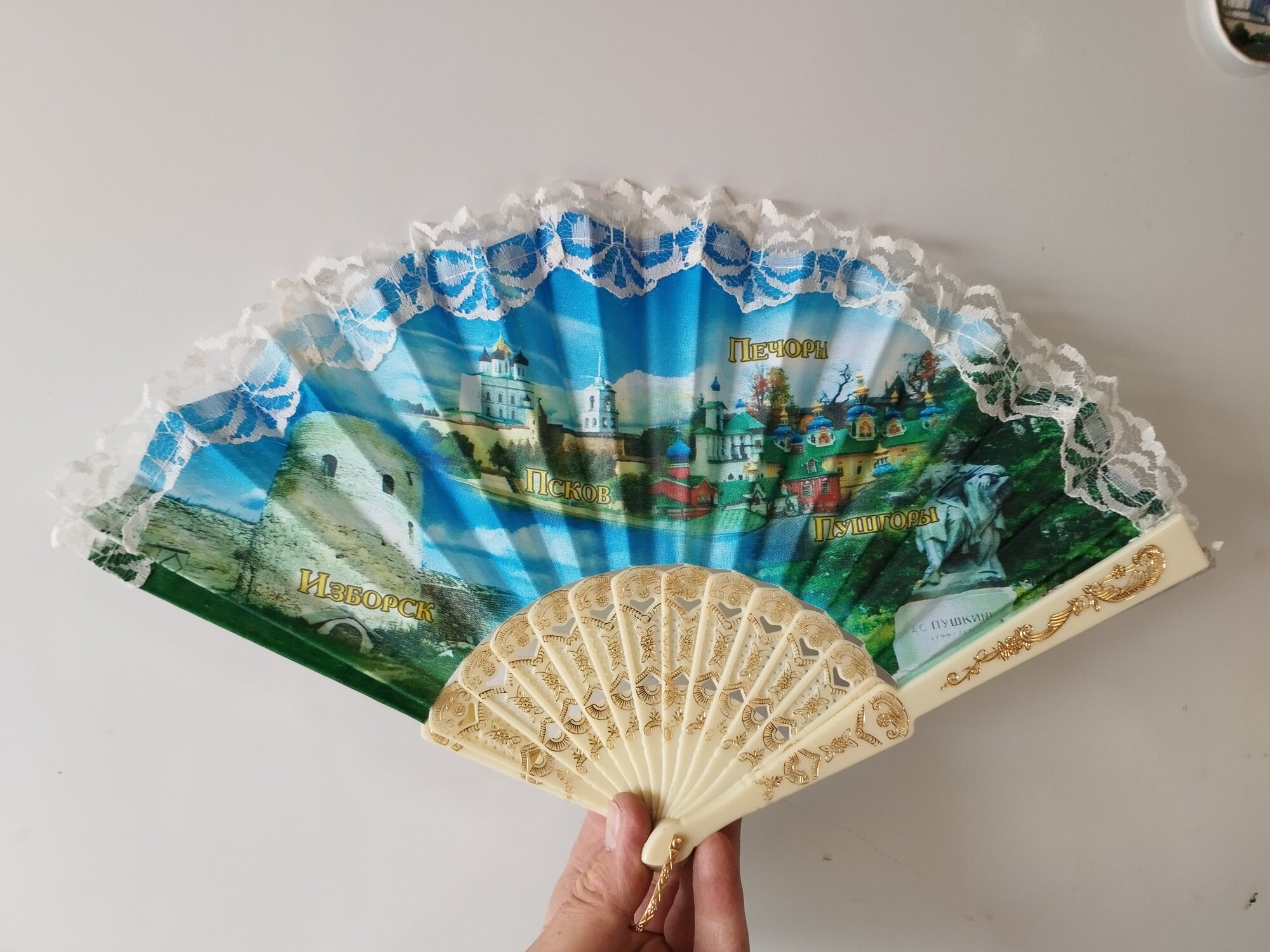 Веер "Святая земля Псковская", светлый — фото 1