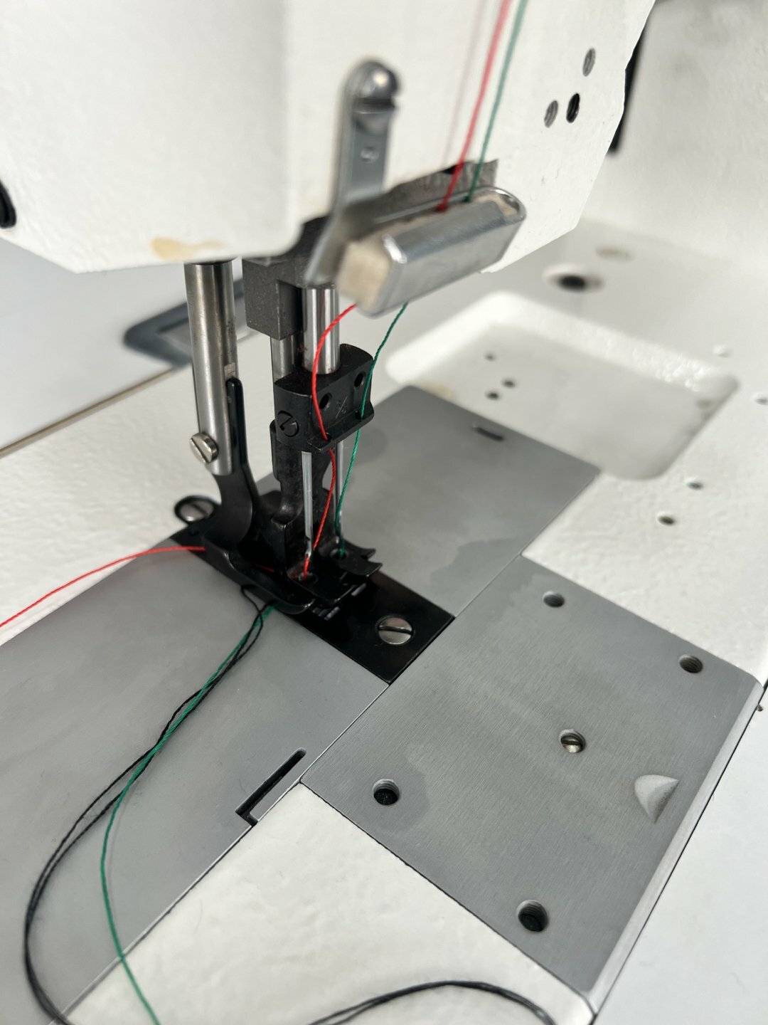 Dison 5942-2, двухигольная швейная машина с шагающей лапкой, для тяжелых материалов — фото 1