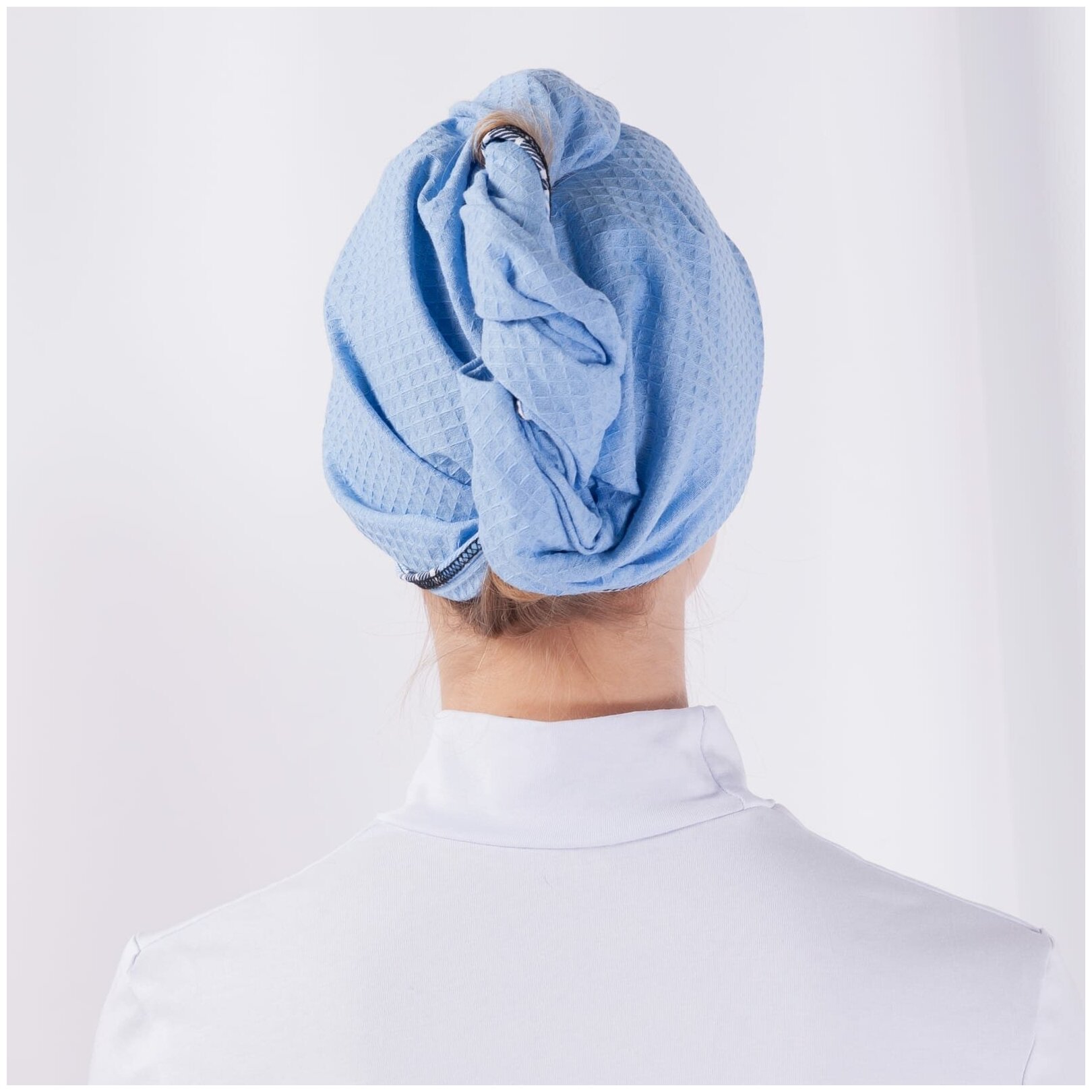 Чалма женская/тюрбан женский для сушки волос/из 100% хлопка/полотенце банное на голову/для бани/влаговпитывающее/с вафельной фактурой/голубой цвет - фотография № 2
