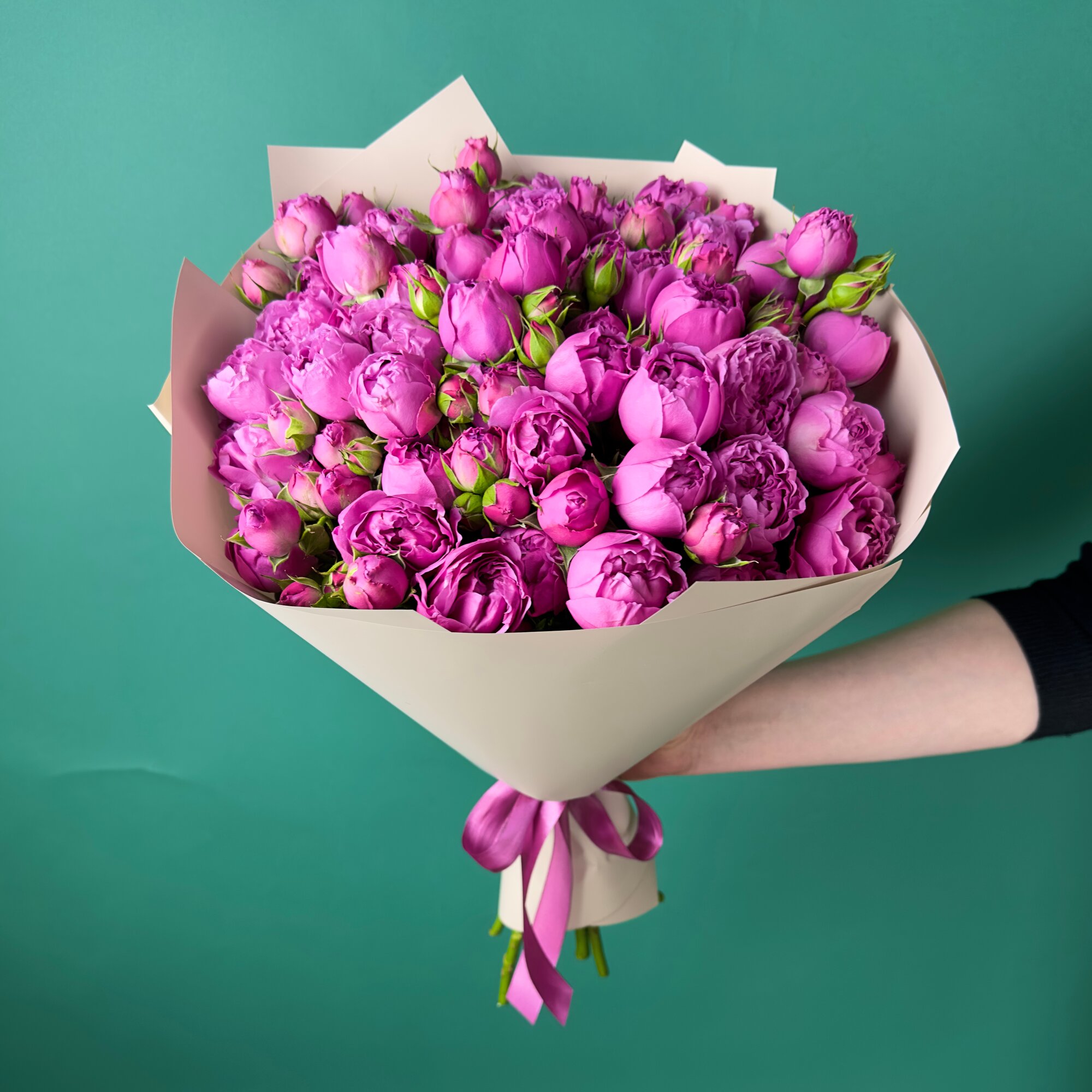 Букет цветов из 11 пионовидных кустовых роз Мисти Баблс