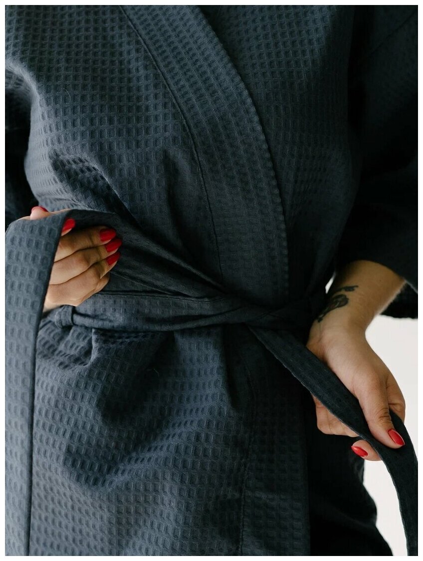 Халат Sweet Sleep укороченный, укороченный рукав, пояс, размер 42, черный - фотография № 4
