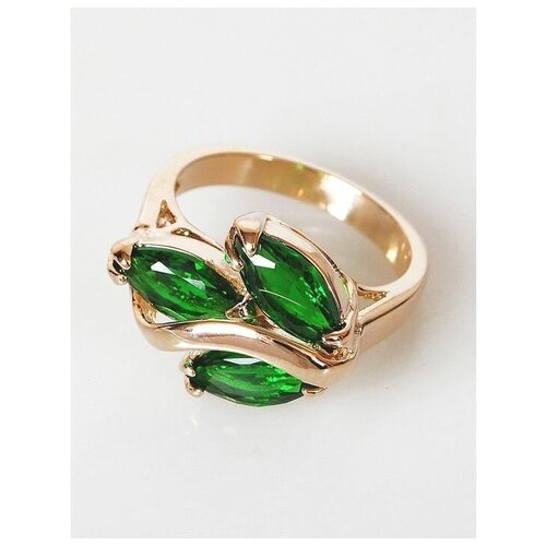 Позолоченное кольцо с зелеными фианитами