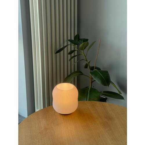 Настольная лампа-светильник 