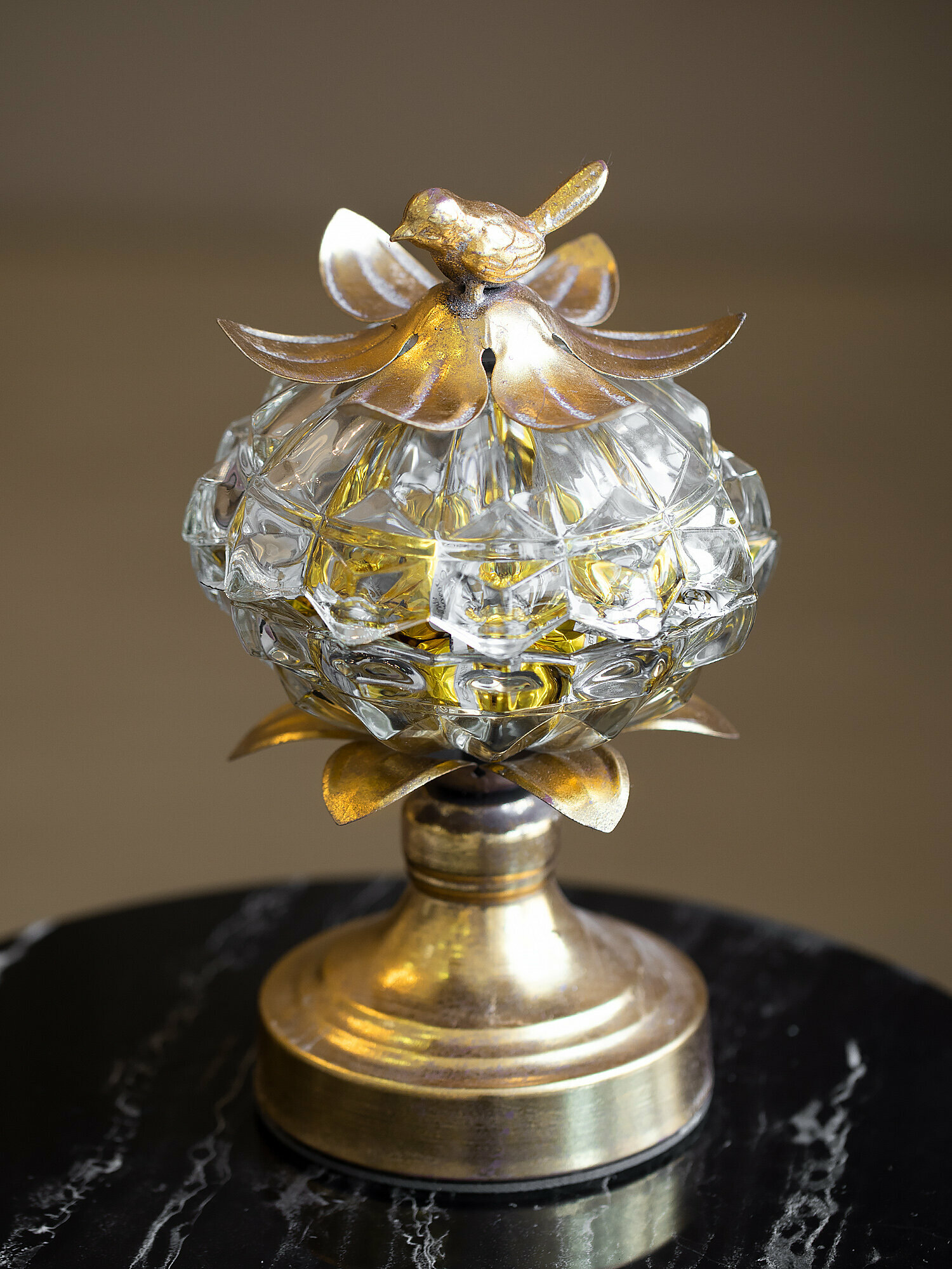 57-046 Декор Вазочка с птичкой 15x15x25см, Железо, стекло, золотистый, Glasar