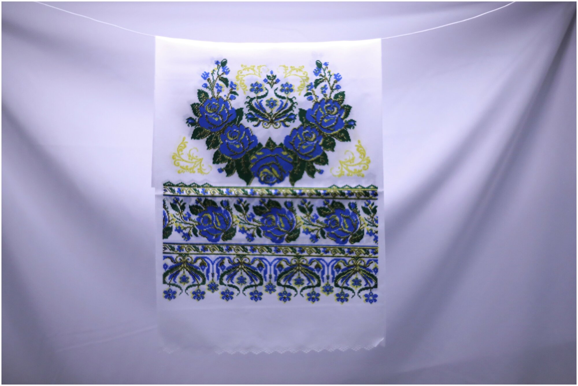 Рушник свадебный с цветочным орнаментом под каравай или икону «Венец из роз» (синий) 36*150 см